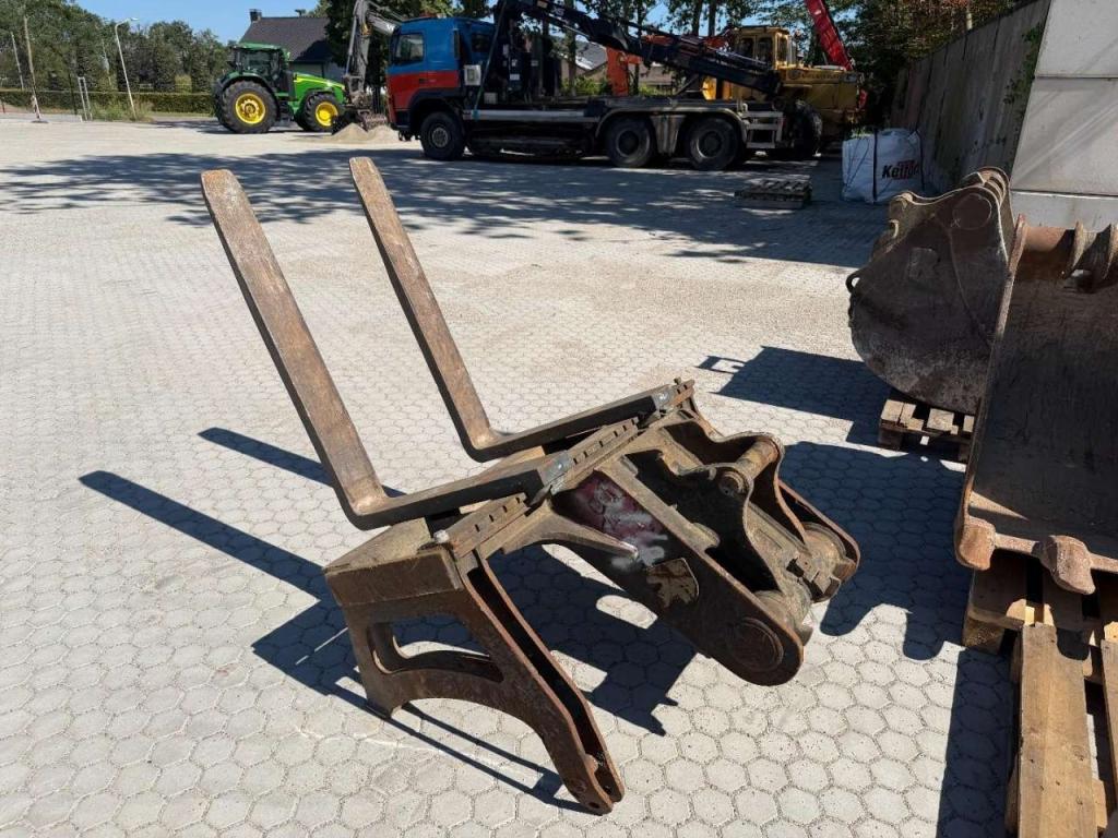 Liebherr A914 Compact Outriggers // Quick Coupler // 5x attachment Photo 22