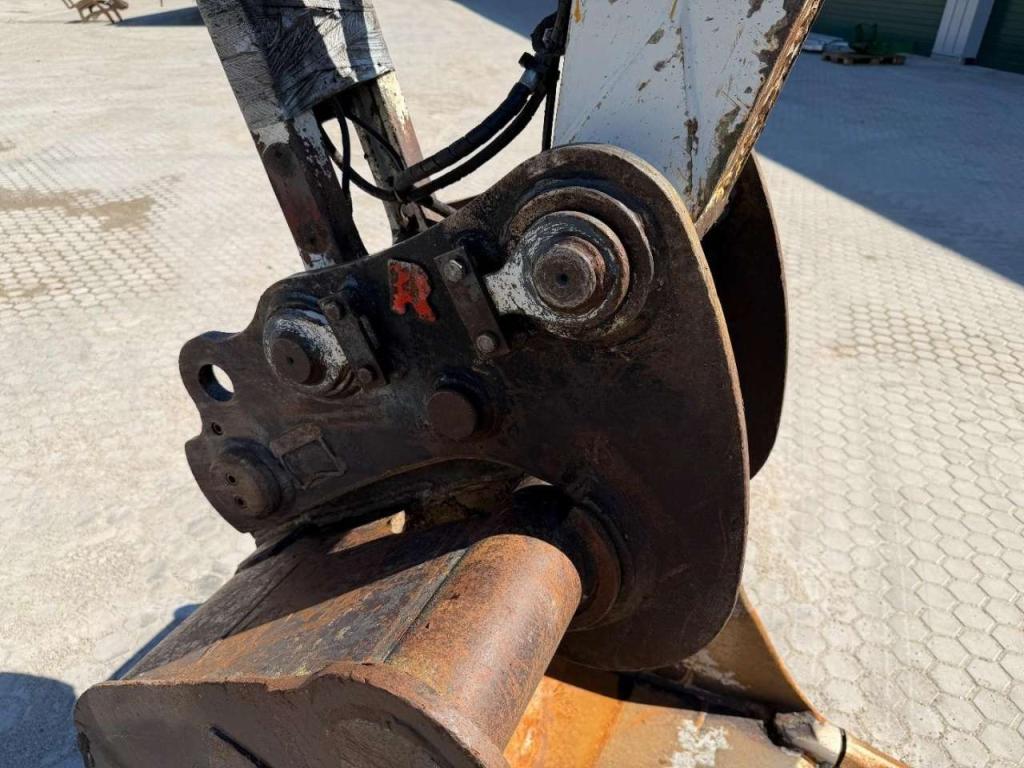 Liebherr A914 Compact Outriggers // Quick Coupler // 5x attachment Photo 25