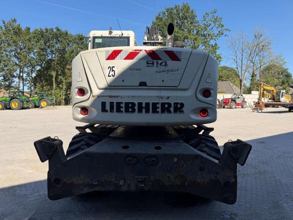 Liebherr A914 Compact Outriggers // Quick Coupler // 5x attachment Photo 8