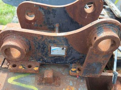 pin-on for 25-32 ton excavators Attachment plate sold by Balavto