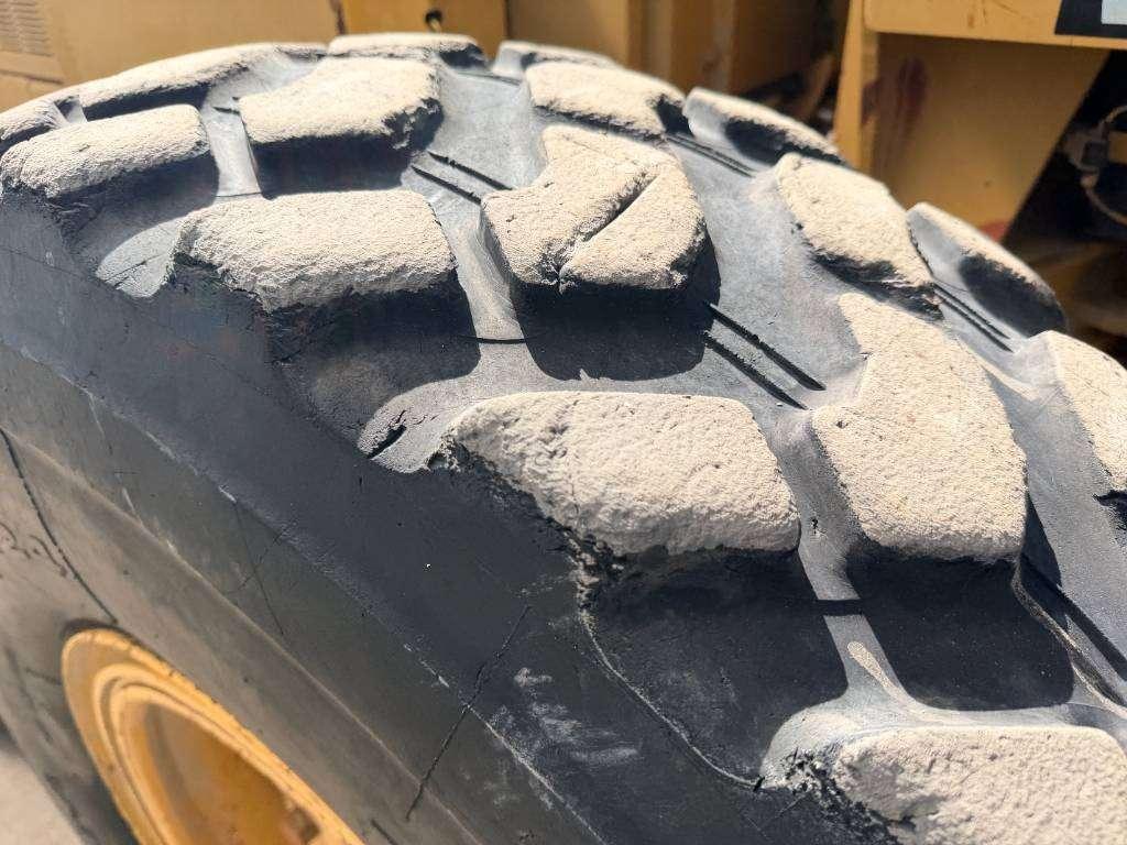 Caterpillar 140H Photo 29
