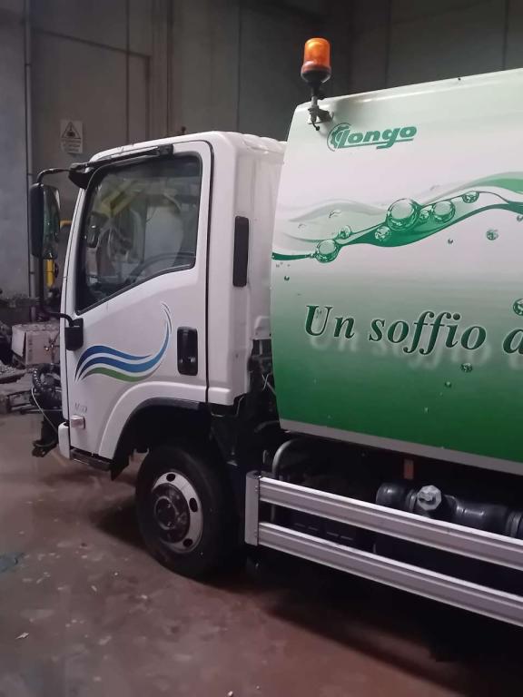 Isuzu SZ400 Photo 1
