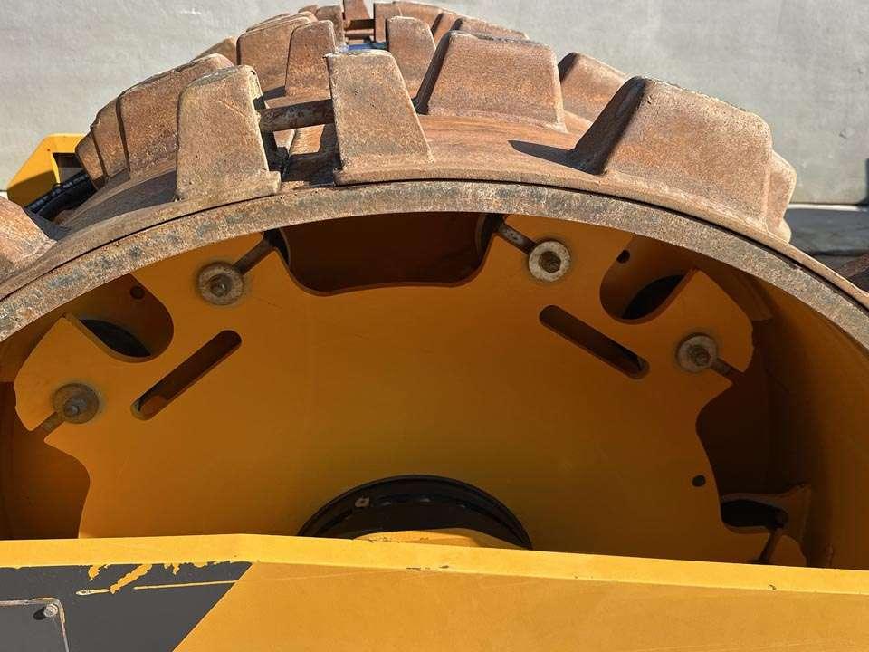 Volvo SD135B Photo 8