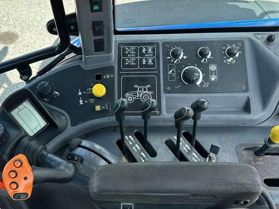 New Holland TM190 4X4 Photo 12
