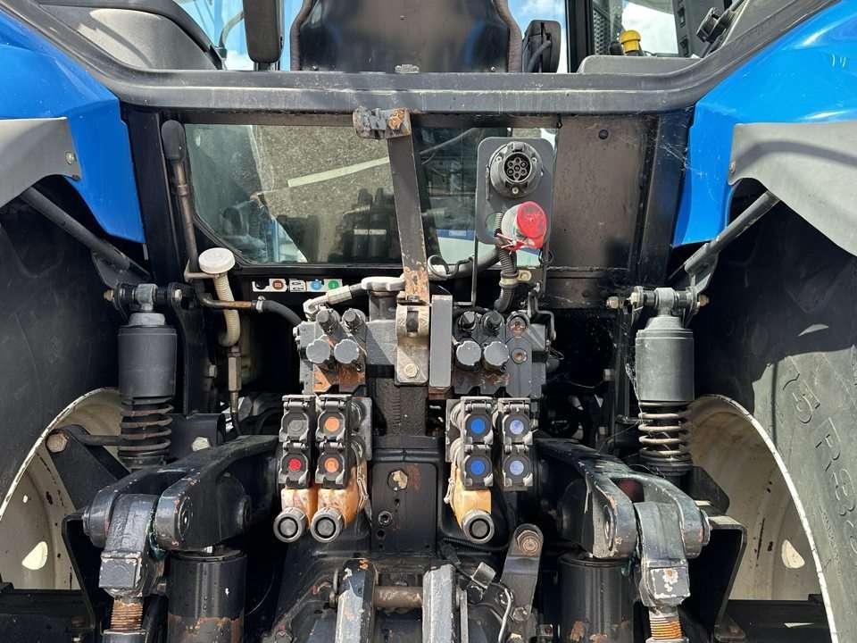 New Holland TM190 4X4 Photo 8
