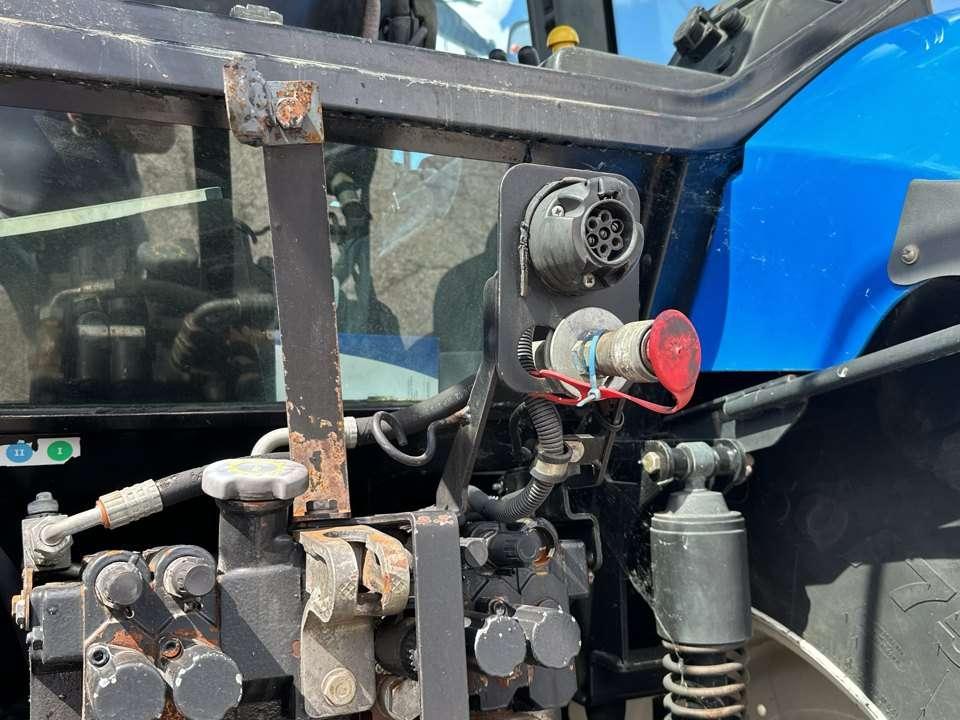 New Holland TM190 4X4 Photo 9