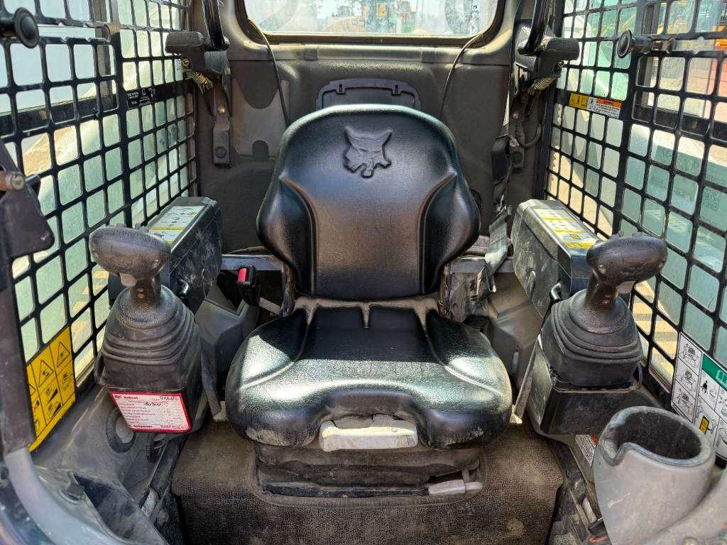 Bobcat T770 - Closed Cab / Quick Coupler Photo 10