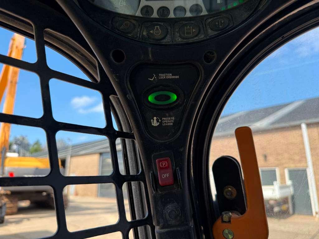 Bobcat T770 - Closed Cab / Quick Coupler Photo 14