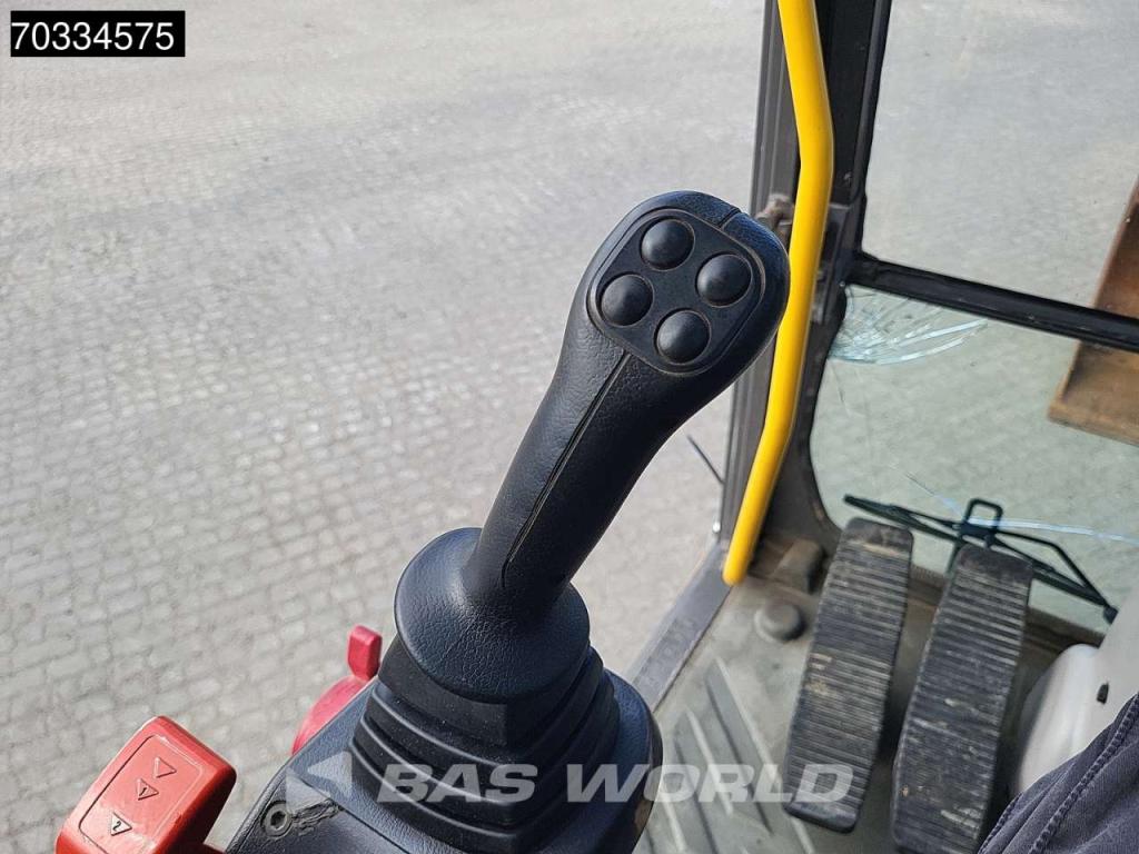Volvo EW140 D Outriggers + Blade Photo 30