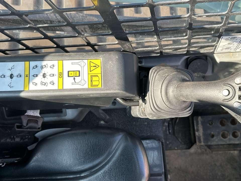 Bobcat T590 Photo 10