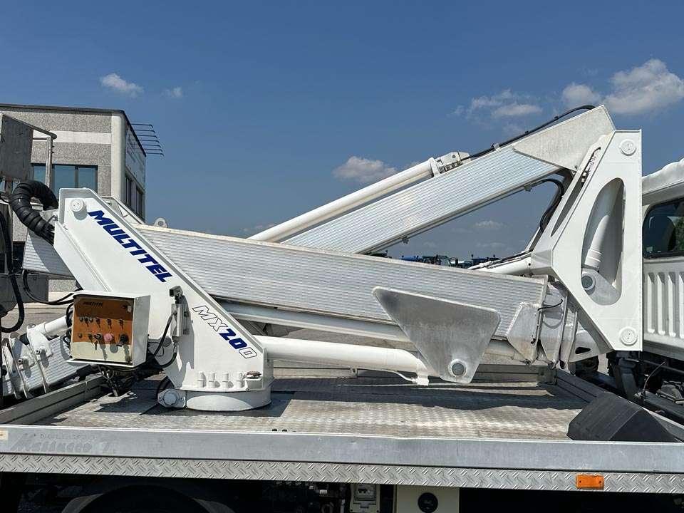 Nissan 35.11 Multitel MX200 Photo 10