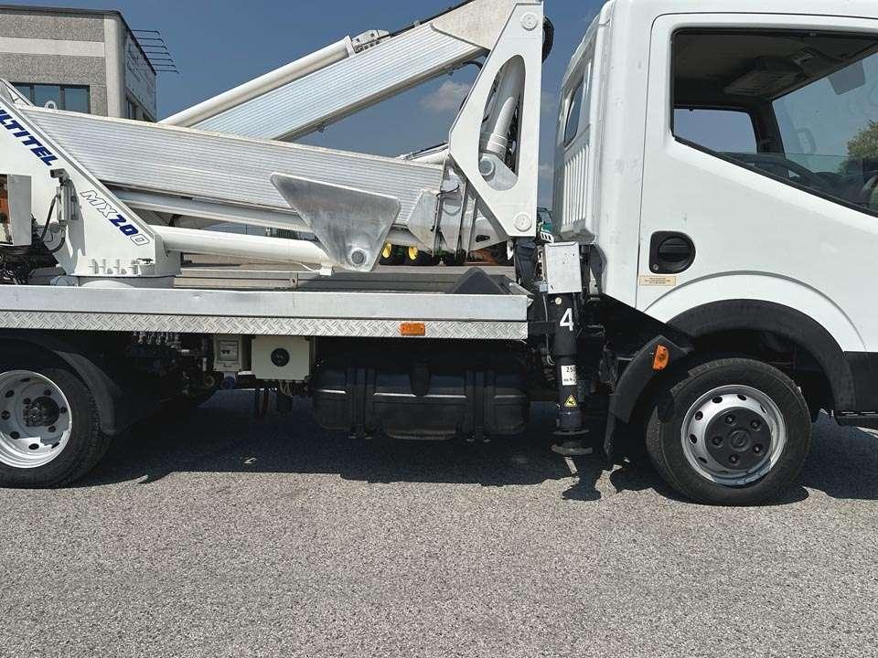 Nissan 35.11 Multitel MX200 Photo 11