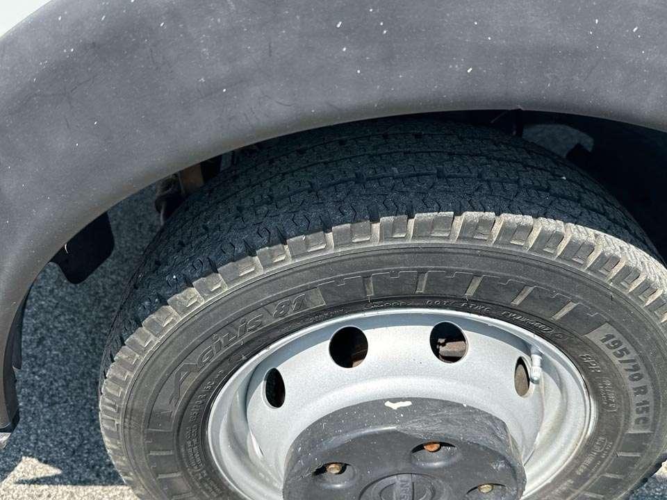 Nissan 35.11 Multitel MX200 Photo 5