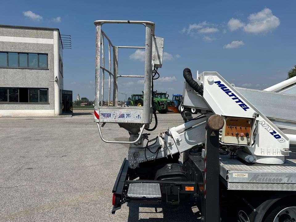 Nissan 35.11 Multitel MX200 Photo 9
