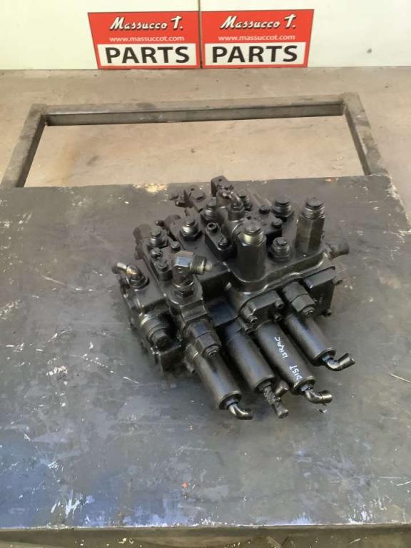 Hydraulic distributor for Hitachi ZW250-6 Photo 2