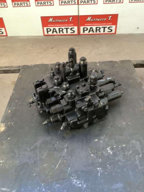 Hydraulic distributor for Hitachi ZW250-6 Photo 3