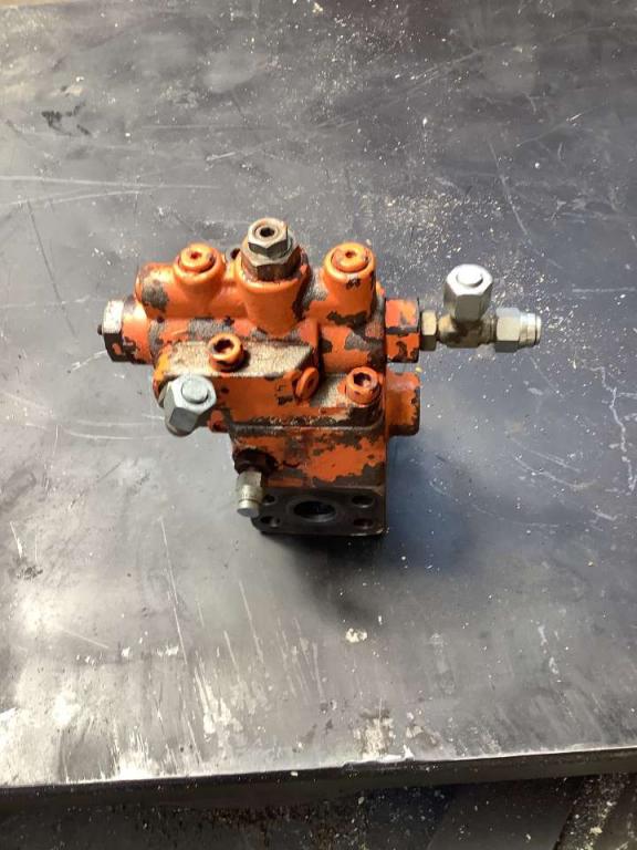 Servo-operated valve for Hitachi ZX 135-5 Photo 1