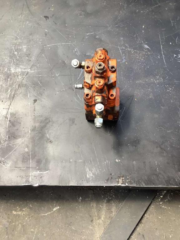 Servo-operated valve for Hitachi ZX 135-5 Photo 2