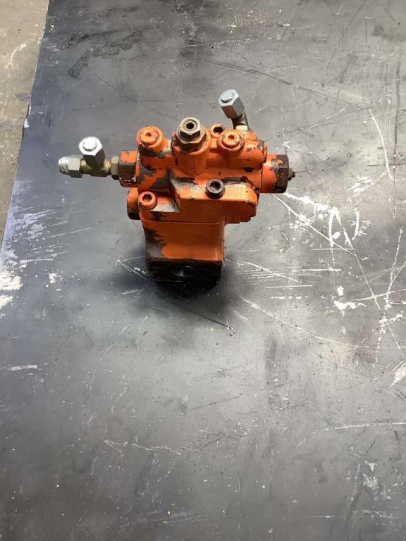 Servo-operated valve for Hitachi ZX 135-5 Photo 3