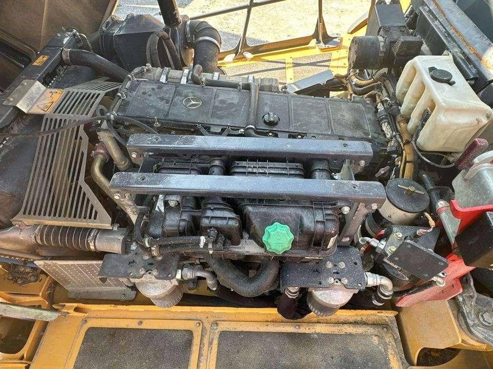 Bell B50E 6X6 Photo 11