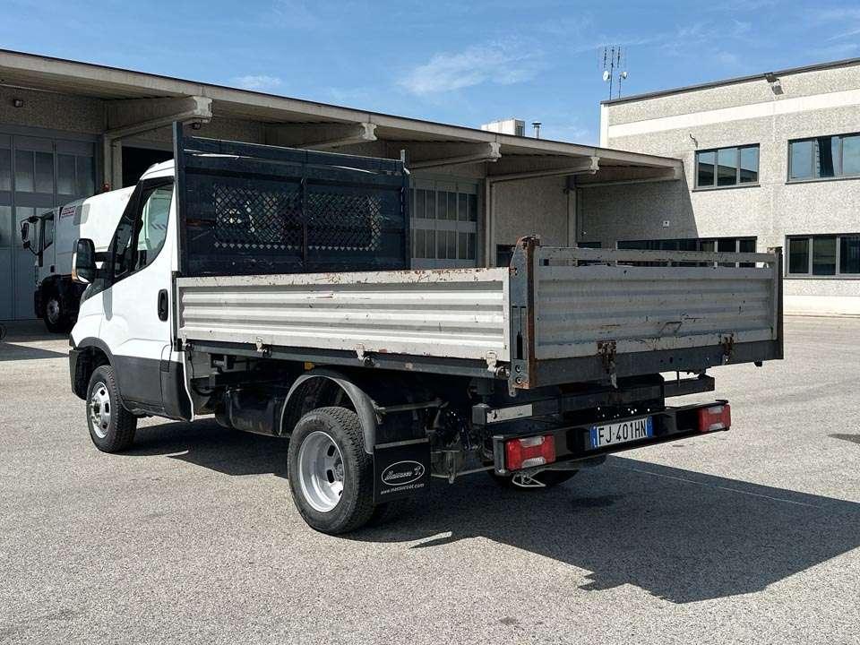 Iveco DAILY 35-140 4x2 Photo 3