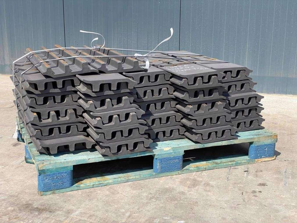 Undercarriage for Komatsu PC300 / PC360 / PC400 Shoes/Pads Photo 3