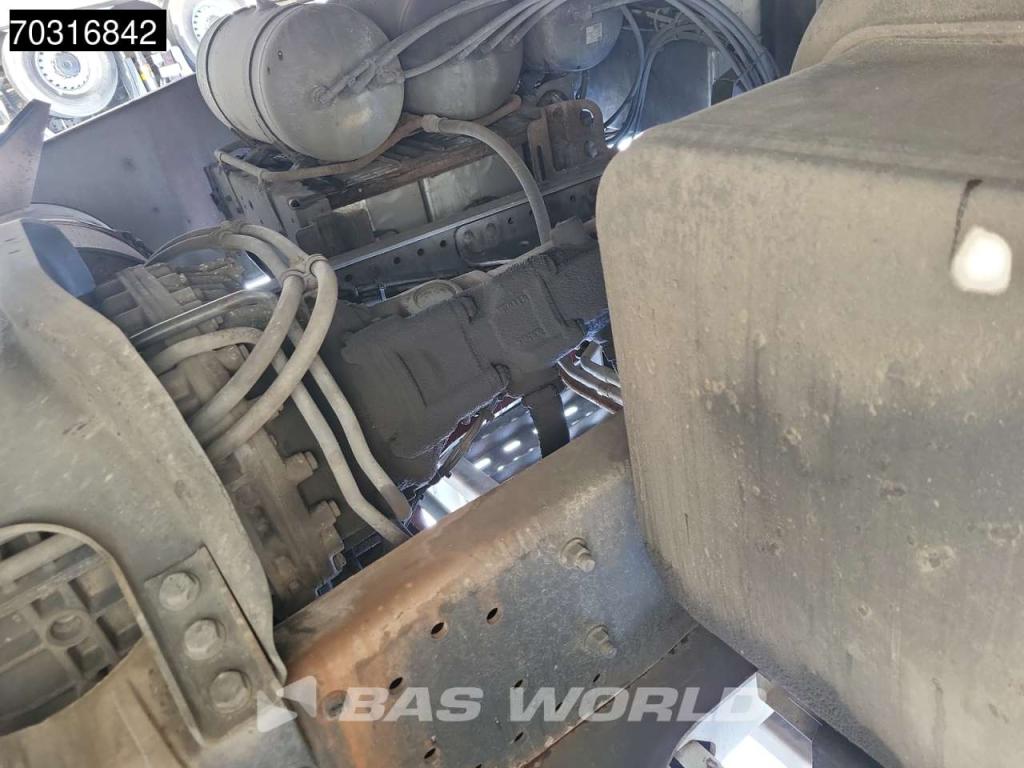 Mercedes-Benz Axor 1833 4X2 Photo 26