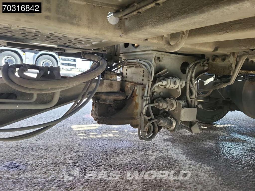 Mercedes-Benz Axor 1833 4X2 Photo 27