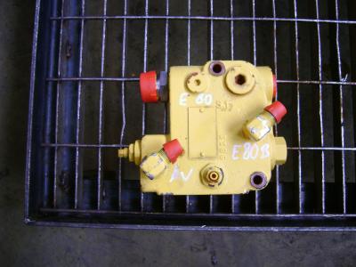 Block valve for New Holland E 80 B sold by PRV Ricambi Srl