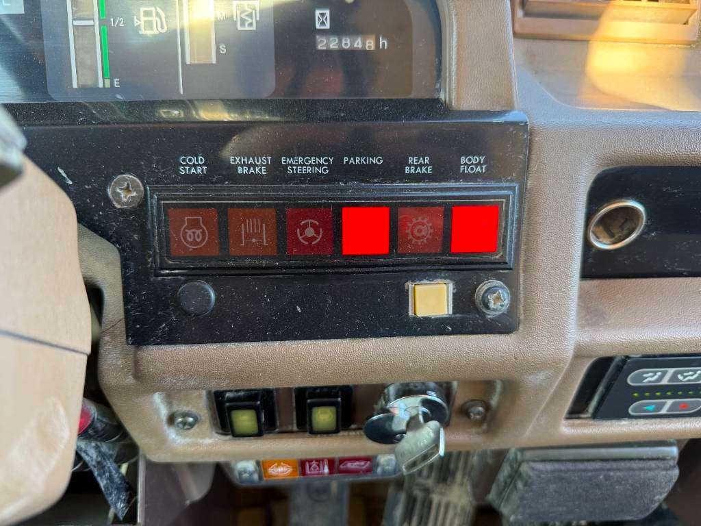 Komatsu HD605-5 - Automatic Greasing / Camera Photo 10