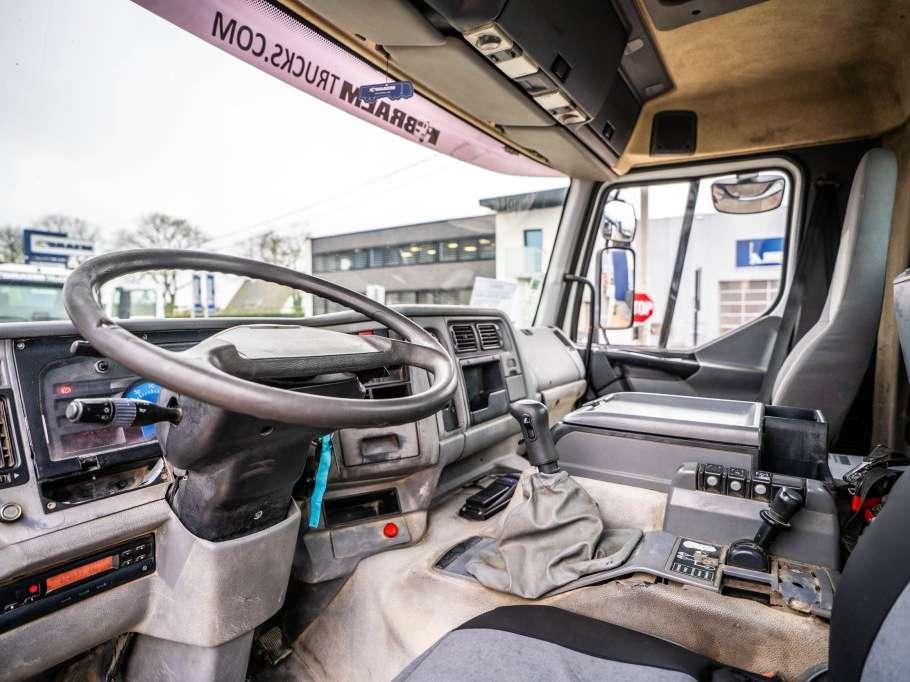Renault KERAX 370 + PALFINGER 15T/M+2EXT. Photo 17