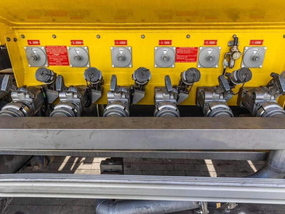 Renault T 380 +MAGYAR 19.000L/6COMP+INTARDER Photo 9