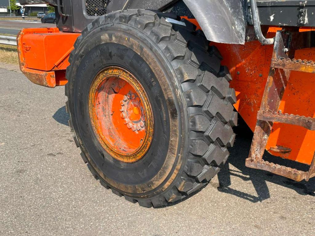 Hitachi ZW180-5B Photo 13