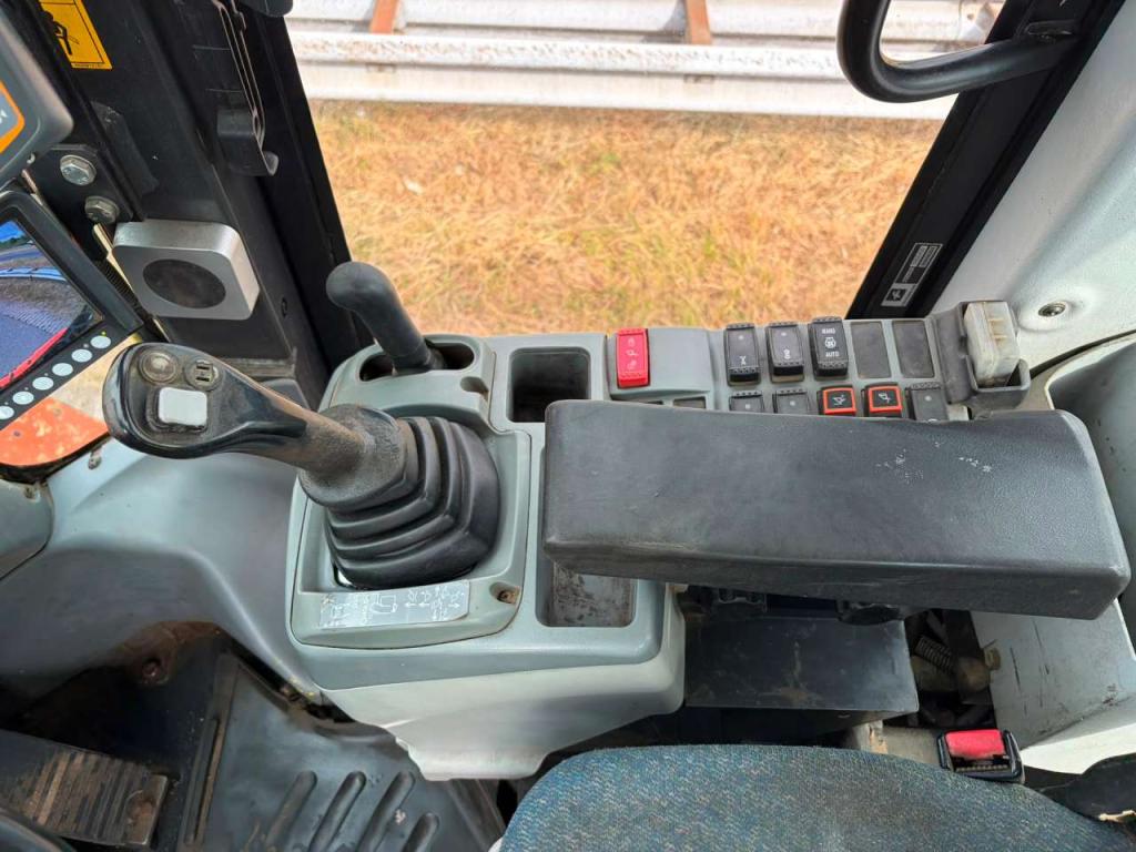Hitachi ZW180-5B Photo 21