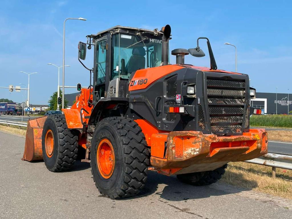Hitachi ZW180-5B Photo 3