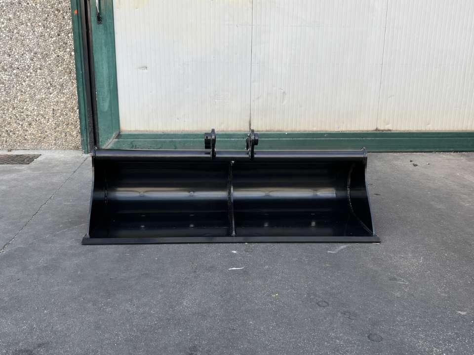 Ditch cleaning bucket Photo 1