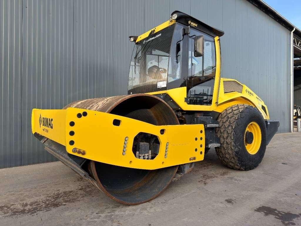 Bomag BW213D-5 Photo 12