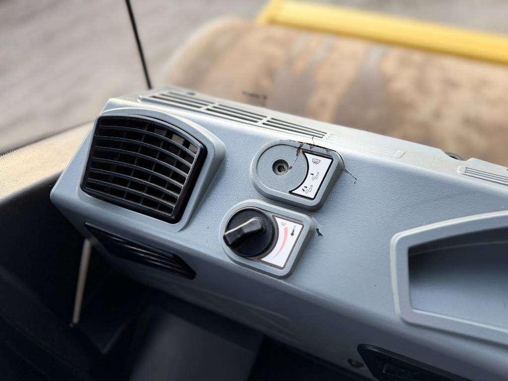 Bomag BW213D-5 Photo 25