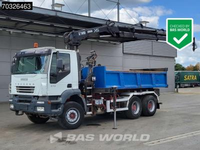 Iveco Trakker 310 6X4 HIAB 122 Duo Kran Crane 8m3 tipper Steelsuspension Big-Axle Euro 3 sold by BAS World B.V.