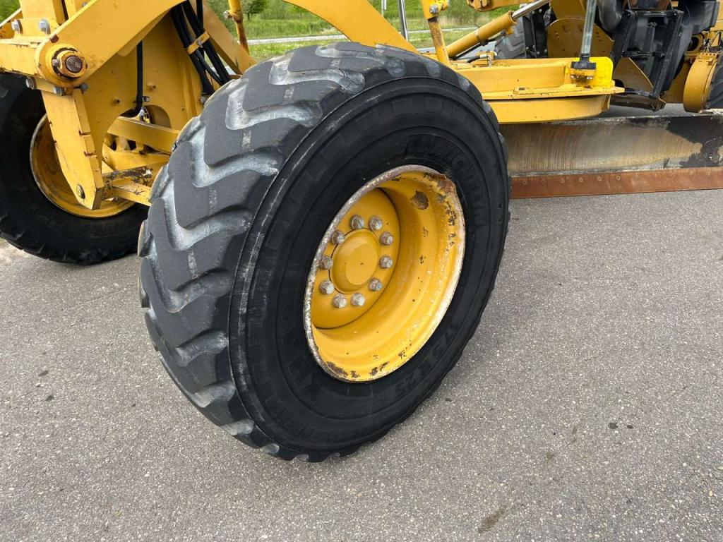 Caterpillar 12M Motor Grader Photo 11
