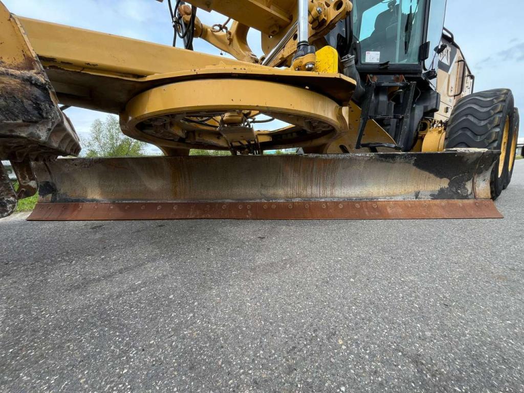 Caterpillar 12M Motor Grader Photo 16