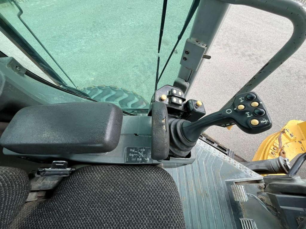 Caterpillar 12M Motor Grader Photo 20