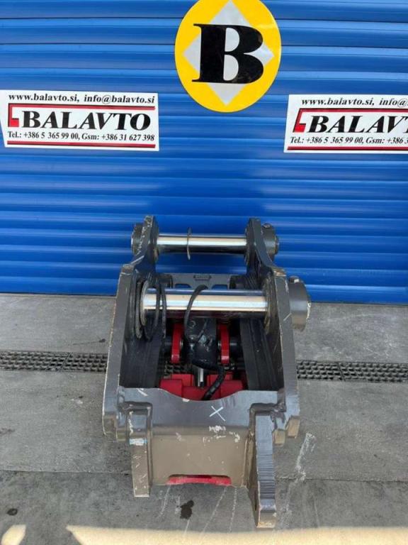 Volvo UNI80 hydraulic quick coupler for 20-26 ton excavators Photo 5