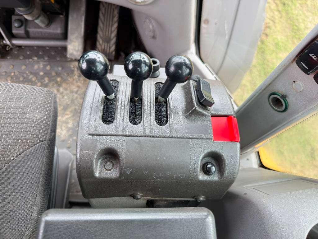Volvo L90H - 3rd Function / Quick Coupler Photo 10