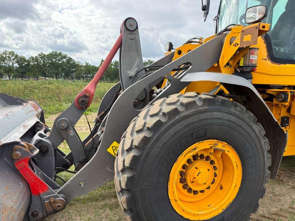 Volvo L90H - 3rd Function / Quick Coupler Photo 15