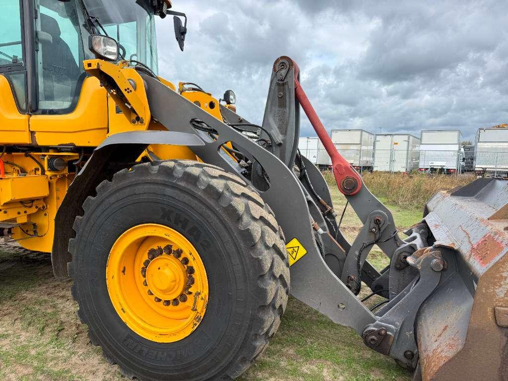 Volvo L90H - 3rd Function / Quick Coupler Photo 16