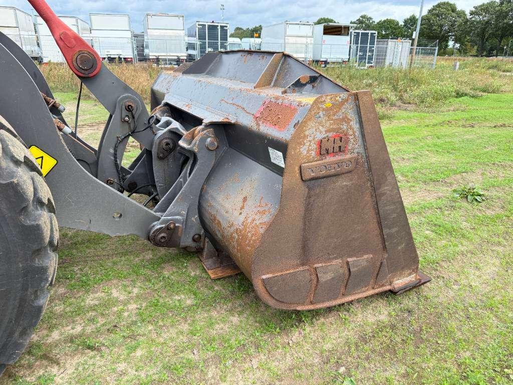 Volvo L90H - 3rd Function / Quick Coupler Photo 24