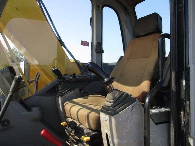 New Holland E145 Photo 15