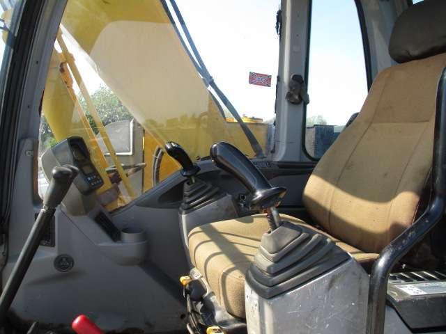 New Holland E145 Photo 16