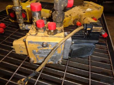 Proportional valve for Caterpillar 322 B sold by PRV Ricambi Srl